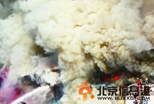 喜隆多商场大火 两消防员牺牲