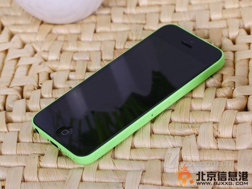 冬天不应只有黑白 苹果iPhone 5c大降价 