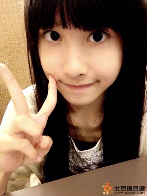 台湾萝莉双胞胎姐妹花走红 清纯可爱人人点赞