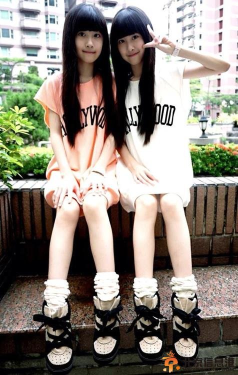 台湾萝莉双胞胎姐妹花走红 清纯可爱人人点赞