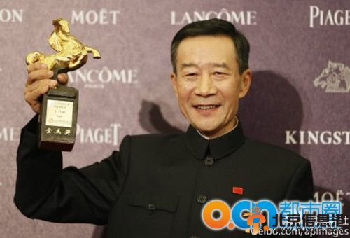 李雪健个人资料及照片 台湾金马奖李雪健戴国旗徽章领奖