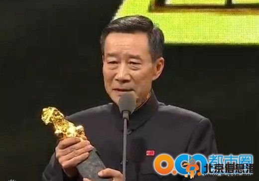 李雪健个人资料及照片 台湾金马奖李雪健戴国旗徽章领奖