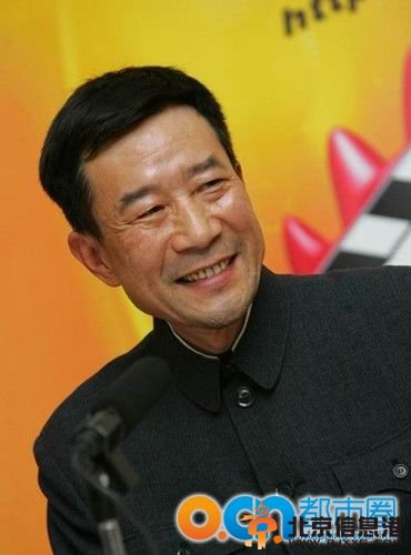 李雪健个人资料及照片 台湾金马奖李雪健戴国旗徽章领奖