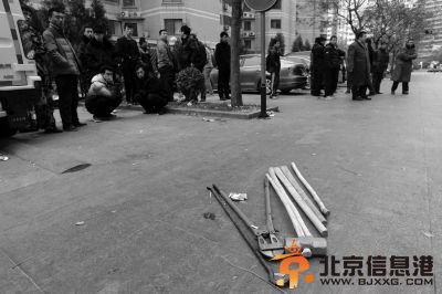 现场留有发生冲突的器械。