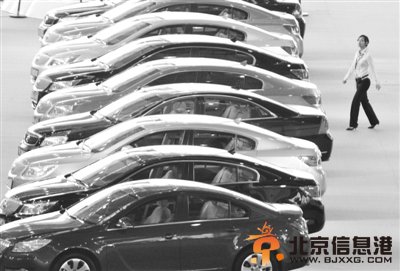 2011年9月14日，江苏省南京市，政府采购产品展览会，汽车厂商现场展示公务用车。图/CFP