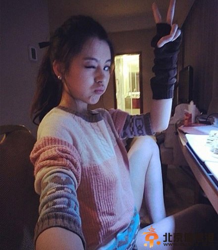 车模赵惟依托胸照曝光 巨乳走光十分劲爆