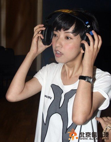 女人帮李小仪谁演的 李小仪扮演者炀姿白云个人资料及照片