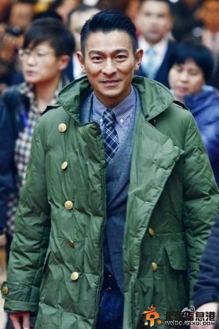 晚报：雷军对话刘德华，我就是那头猪