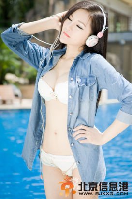 90后新人张心儿泳装照 上围傲人娇艳欲滴