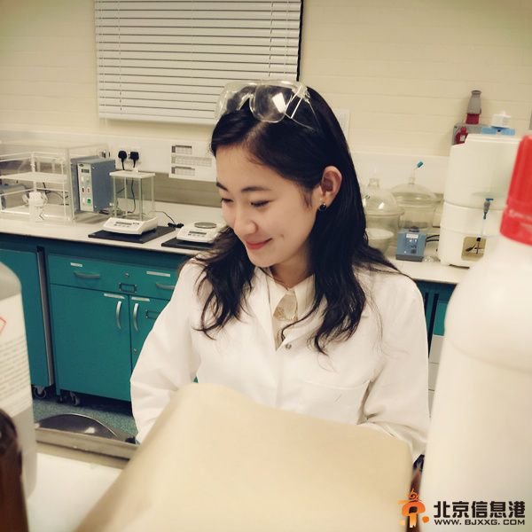 美女博士实验照惊艳走红 欲征男友回家过年