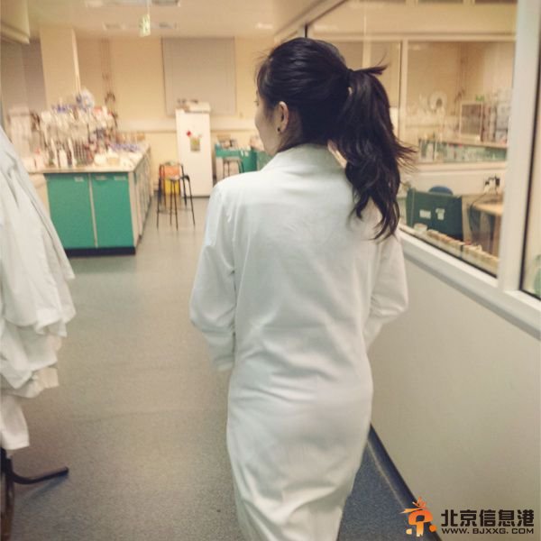美女博士实验照惊艳走红 欲征男友回家过年
