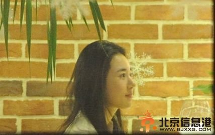 孔令輝與馬蘇結婚照曾瘋傳。日前，孔令輝被風行工作室拍到夜會新女友嫩模並車震，孔令輝微博澄清説身體扛不住，不認識新歡嫩模顧珊珊。顧珊珊，是一位平面模特與<a href='http://www.bjxxg.cn/sports/zuqiu/' target='_blank'><u>足球</u></a>寶貝。