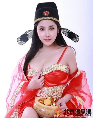 戴予桐全裸与纹身男香艳激情床戏