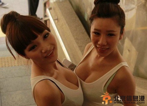 AD2嫩模Amy性感自拍露粉红嫩乳给谁看（图）