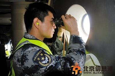 失联客机大量疑似物“现身”中国军舰成搜救主力