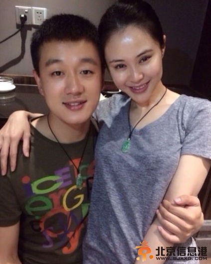 佟大为与关悦夫妻合影