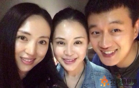 董璇与佟大为关悦夫妻合影