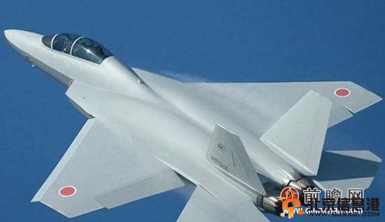 日战机击落歼20?专家：日本在做意淫的白日梦  2006年11月，日本对于其“心神”战机进行展出时，日本航空自卫队指出，希望“心神”战机能够实现“首先发现”、“首先攻击”和“首先摧毁”的能力。基于这样的设计理念，有日本媒体曾经不断臆想“心神”战机击落中国歼20战机的情景。  据日本媒体报道称，这种具备“F3”能力的“心神”战机将在2014年进行首飞。不过，即便是“心神”战机试飞成功，日媒所设想的“心神”击落中国歼20战机也完全是种意淫。评论员宋忠平对此进行驳斥称，实事求是地来讲，歼20被“心神”击落只有一种可能，那就是在梦境里。  宋忠平指出，日本的航空工业包括他的战机确实很多是师从于美国，相对来说性能比较先进。而且日本的飞行员年年跟美国进行红旗军演，所以整个战术水平比较高。但是，作为日本来讲，他的短板在于他的体系作战能力完全受制于美国。  包括F-15及F-35在内的很多战机，在很长一段时间内将会受制于美国，对其零部件技术以及相关技术进行保障。此外，日本的卫星相对较少，很多需要依赖于美国天基系统。而中国的歼20、歼31完全立足于国产化。  据了解，在美国F-22“猛禽”战机服役的同时，日本、韩国、印度、澳大利亚等亚太国家纷纷推出了第四代战机的构想。日本防卫省技术研究部日前推出了新一代“先进技术验证机”ATD-X，并正式命名为“心神”。  在引进美国F-22战斗机无望后，日本决定自行研制第四代战斗机。2006年5月，日本防卫厅公开了ATD-X全尺寸RCS(雷达反射截面)测试模型的照片，随后宣布将于2010年以此为基础研制先进技术验证机“心神”。  2007年9月至11月，该模型机进行了40次飞行试验，以确认高机动性条件下的飞控系统性能。试验结束后，防卫省要求将此前分散进行的各项先进技术研究统一在验证机项目下，于2010年开始实机研制，最早于2011年实现首飞。此外，发动机和操纵系统的研制预计于2009年开始。ATD-X全长14米，翼展9米，起飞重量8吨，小于同是单发飞机的F-35。日本研制第四代战斗机的资金充裕。航空自卫队申请了1000亿日元开发资金，约占总研制项目的69%。 