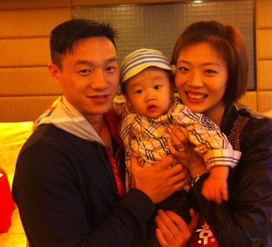 杨威儿子杨文昌妈妈杨云资料照片 萌语我今年叫杨文昌走红