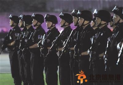 <a href='http://www.bjxxg.cn/news/beijing/' target='_blank'><u>北京</u></a>昨夜举行大规模反恐演练 30余辆特种车参加