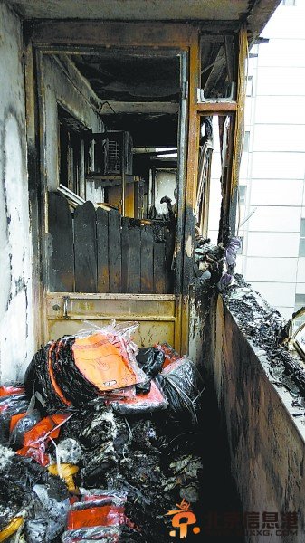<a href='http://www.bjxxg.cn/news/beijing/' target='_blank'><u>北京</u></a>动批商户楼道大量货物起火吓哭周围住户(图)