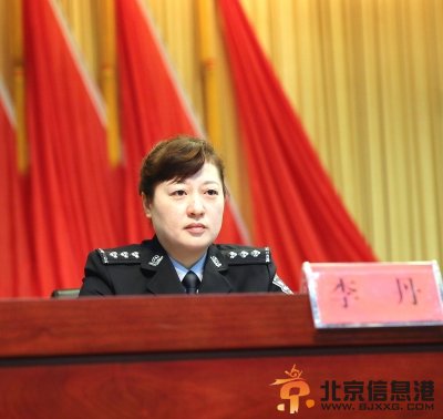 李丹，37岁，武汉市公安局“十佳女民警”、“信息化采集能手”，两次荣立三等功。