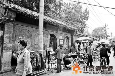 <a href='http://www.bjxxg.cn/news/beijing/' target='_blank'><u>北京</u></a>近千座四合院半数沦为大杂院 破败不堪(图)