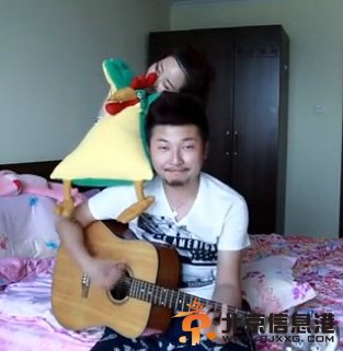 草根夫妻天喜果组合床上唱《百年好合》