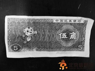公交公司每天收假币残币超千元 5分钟挑出一筐 