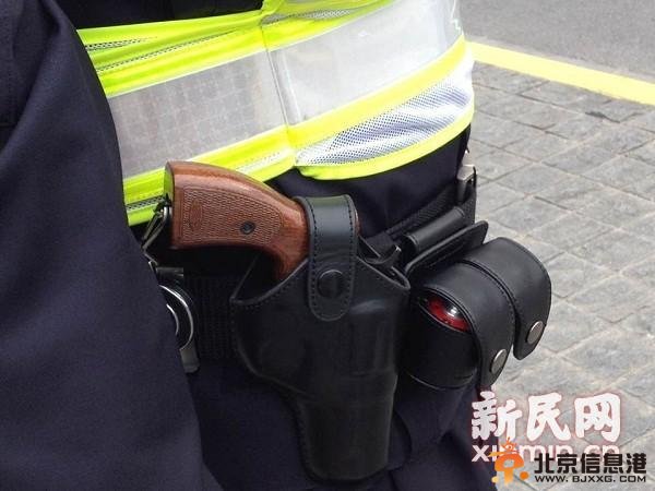 上海警方首支冲锋队：4G头盔可传输实时画面