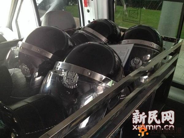 上海警方首支冲锋队：4G头盔可传输实时画面