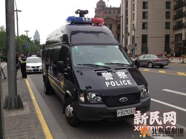 上海警方首支冲锋队：4G头盔可传输实时画面