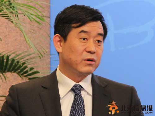 财新网今晚发布消息称，主管中石油海外业务的股份公司副总裁薄启亮，及中石油伊朗公司总经理张本全先后被带走调查。