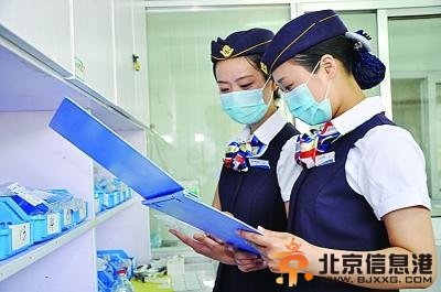 江苏一医院推空姐式服务 护士穿空姐制服上岗