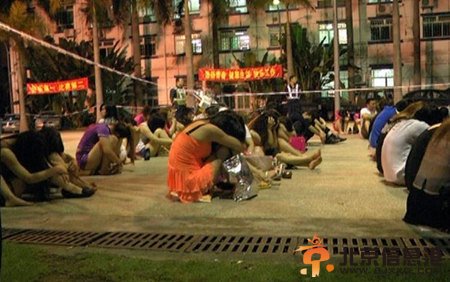 深圳扫黄：失足女坐满<a href='http://www.bjxxg.cn/sports/lanqiu/' target='_blank'><u>篮球</u></a>场