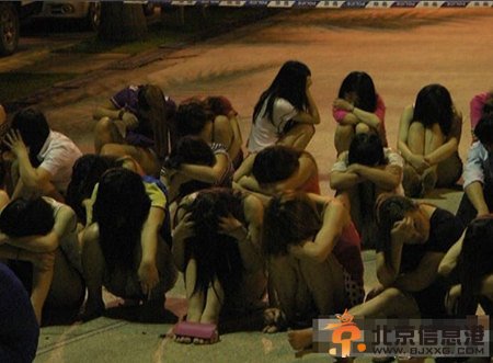 深圳扫黄：失足女坐满<a href='http://www.bjxxg.cn/sports/lanqiu/' target='_blank'><u>篮球</u></a>场