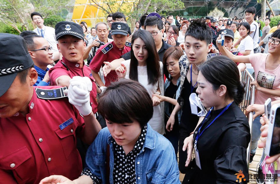 高圆圆亮相青岛不提好友黄海波 张静初力挺黄海波【图】