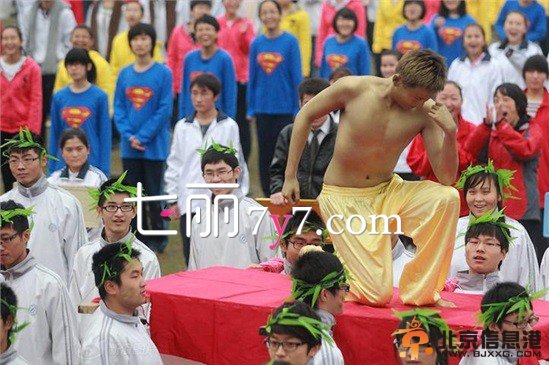盘点各地疯狂的校运会 耶稣海贼王超级玛丽各种神装扮雷死人【图】