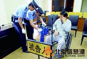 男子冒充将军骗行长1350万 副行长仅换来假军装 