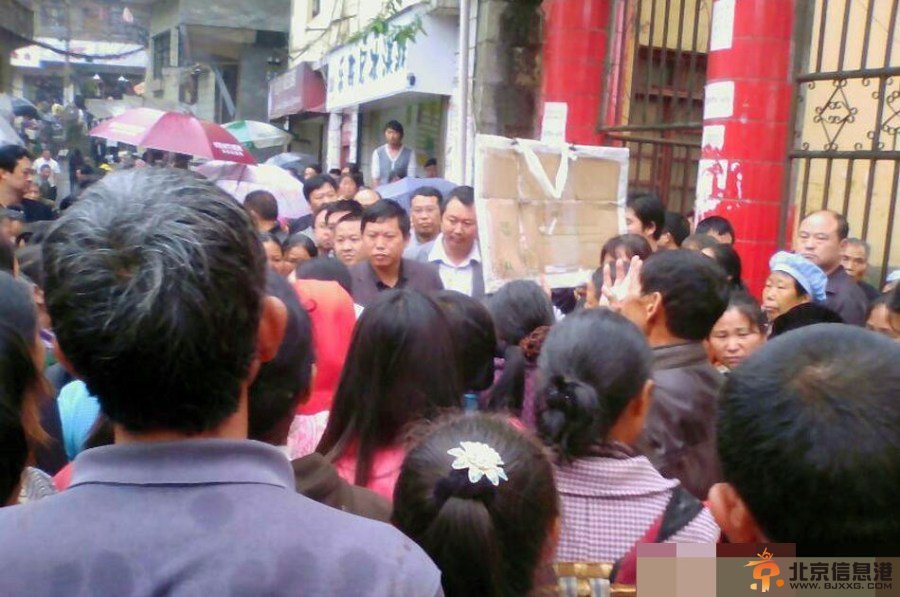 云南上访男子被警方开12枪击毙 村民联名证明其未蓄意伤害群众