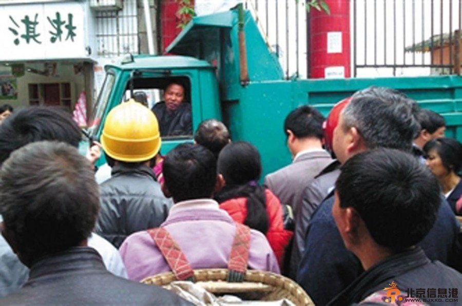 云南上访男子被警方开12枪击毙 村民联名证明其未蓄意伤害群众