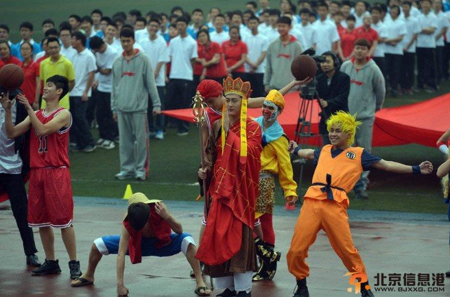 疯狂的校运会三观尽毁 学霸各类雷人造型亮瞎你眼