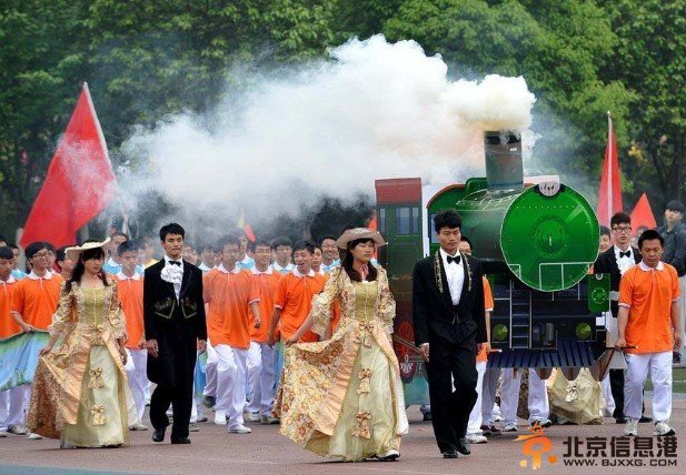 疯狂的校运会三观尽毁 学霸各类雷人造型亮瞎你眼