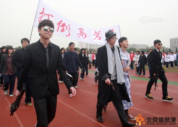 疯狂的校运会三观尽毁 学霸各类雷人造型亮瞎你眼