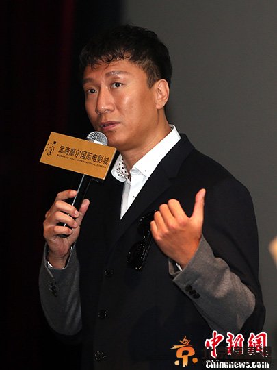 孙红雷微博“发飙”输给“霹雳舞叔叔”想打人