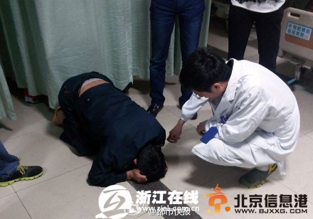 11岁女孩抄作业被生父吊打生命垂危 家长跪拜忏悔 