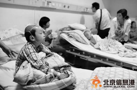 湖北麻城小学砍人事件续：五教师与歹徒殊死搏斗