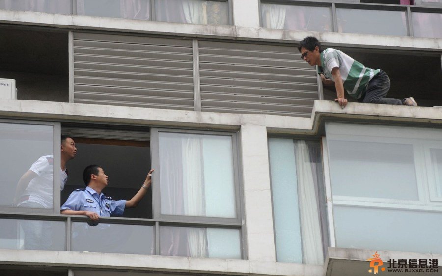 民警9条救命短信说动前女友劝回轻生男