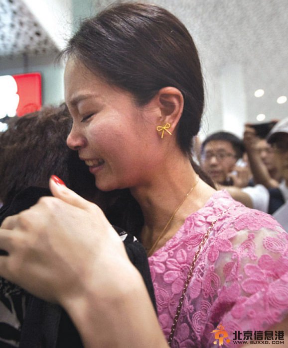 母女失散25年重逢喜极而泣 通过中国失踪儿童DNA数据库找到彼此