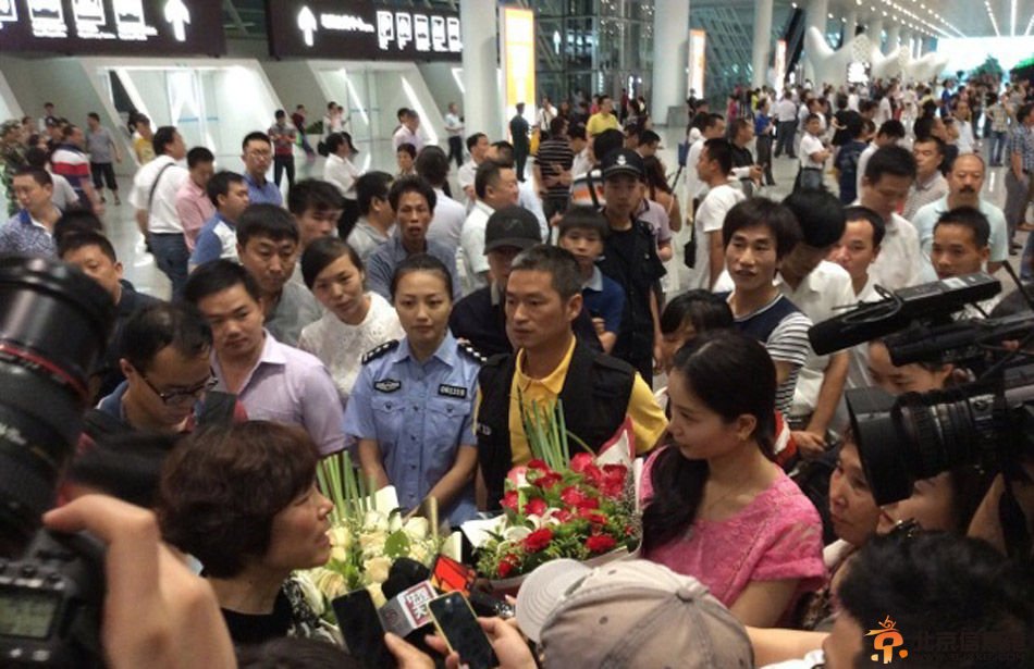 母女失散25年重逢喜极而泣 通过中国失踪儿童DNA数据库找到彼此